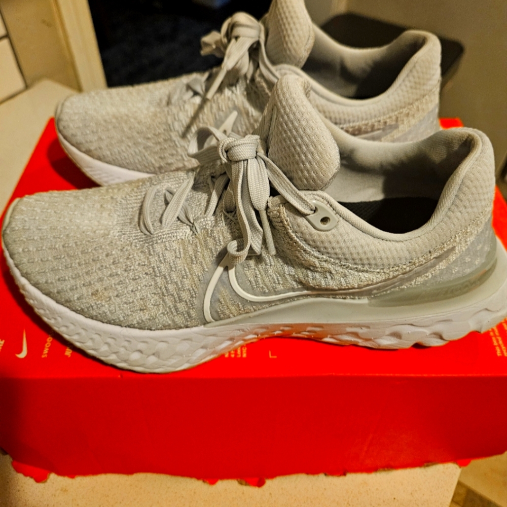 Women's Nike React Infinity Flyknit 3 8.5 Running Shoes